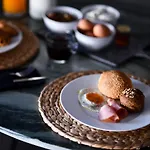Sunday Boutique 4*