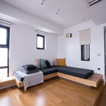 מלון Sunday Boutique ניאה סטירה